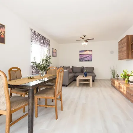 Dajana * Pinezici (Krk)